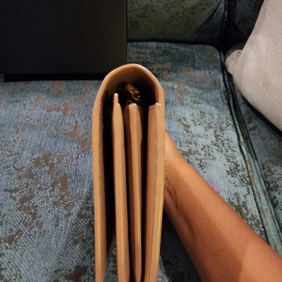 YSL Wallet on Chain - Picture 12 of 12